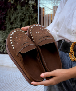 Alternative view of Mocasín Mujer con Plataforma y Detalles Metálicos